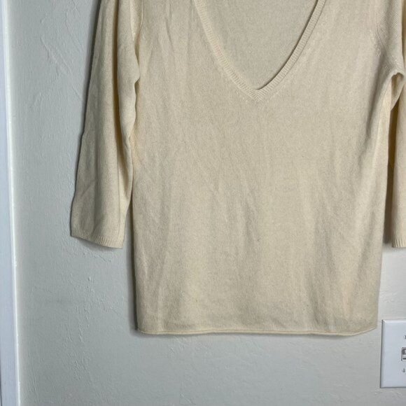 J Crew Deep V-Neck 3/4 Sleeve 100% Cashemere Sweater Cream Size Large - Picture 3 of 7